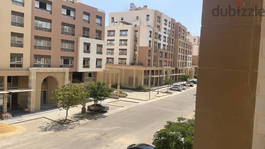 شقه ناصيه١٥٠ متر على شارع الخدمات الرئيسي