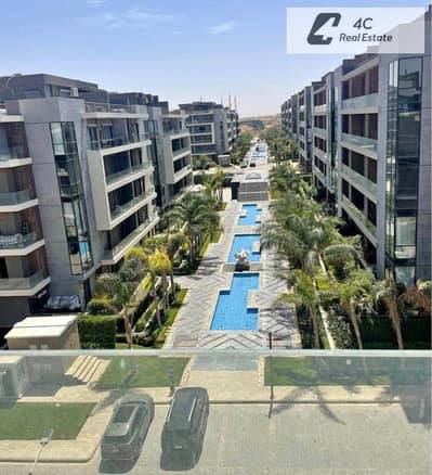لسرعه البيع شقه استلام فوري Overlooking water features باقل سعر في الباتيو اورو بتقسيمه مميزه جاهزه للمعاينه والاستلام