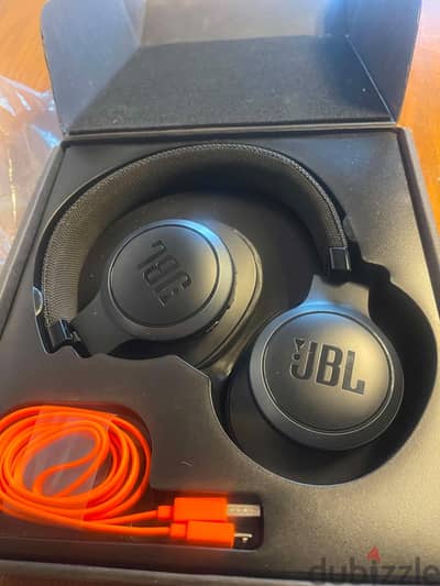 سماعة jbl live500 BT, جديدة بالكرتون وارد الخارج