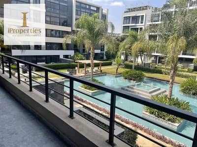 بمقدم و اقساط شقة 3 غرف نوم متشطبه للبيع بكمبوند ذا فيو واتر واي علي التسعين مباشره امام الجامعه الامريكية