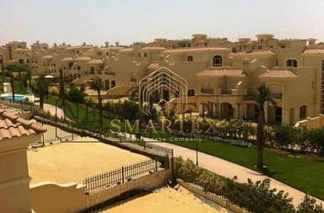 شقة أرضي بجاردن بمساحة 217 متر، متشطبة بالكامل وبفيو مميز، مناسبة للسكن الراقي والاستمتاع بمساحة خارجية خاصة.