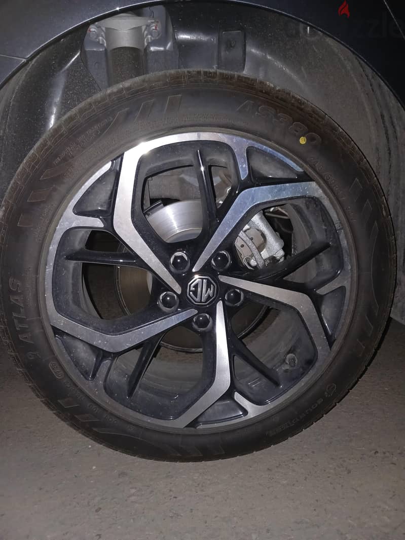 Atlas soundless tire 1
