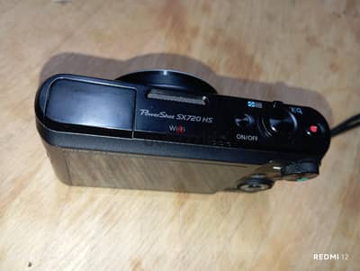 كاميرا Canon PowerShot SX720 HS بحالة ممتازة وزوم 40x
