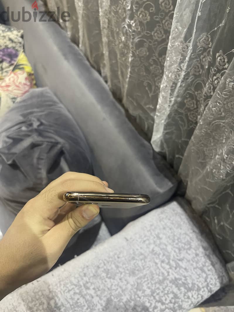 Apple - iPhone 11 Pro Max 1