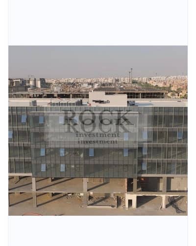 Shop for sale at the lowest price in a prime location  in Fifth Settlement New Cairoon American University Street. Proven demand from major brands