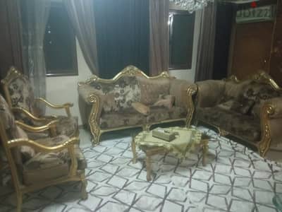 انترية و صالون بحالة ممتازة