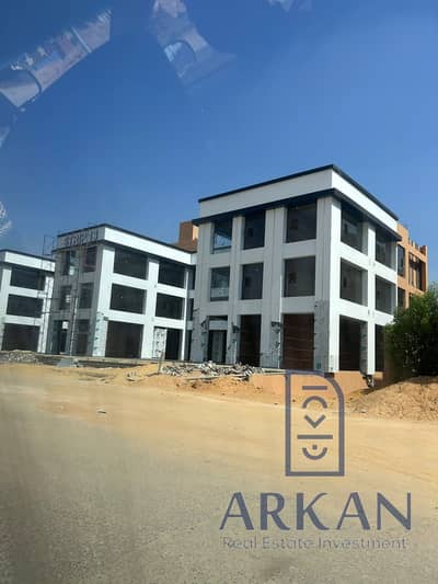 Sector 13 Mall  44m² shop for sale, ready for immediate handover, offering the highest investment return. Located on the Service Axis in October Gar