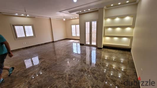 للايجار شقة فاخرة بالنرجس فيلات بالمطبخ الخشب والتكيفات والسخانات  وبالجراچ