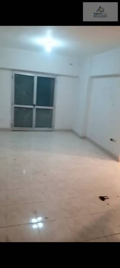 شقه للايجار فاضيه ف صقر قريش قريبه الاوتوستراد