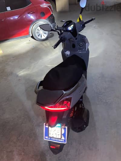اسكوتر st new 200cc موديل 2025 مرور عين الصيرة فيها رخصه سنه و 8شهور