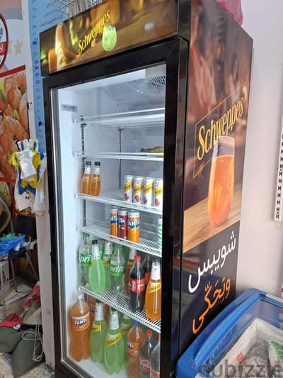 ثلاجة مشروبات كبيره