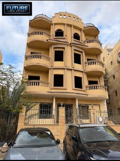 عمارة 1500 م في الحي الثامن في الشيخ زايد امام مول ذا جيت