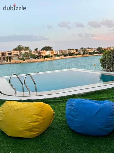 فيلا للبيع بحمام سباحه خاص تشطيب سوبر لوكس ودبل فيو وسعر لقطه فى بلوبلو العين السخنه على البحر دايركت