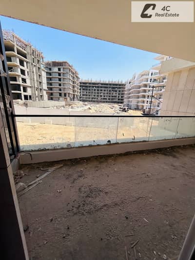 Aoartment for sale in Hyde Park New Cairo, featuring a stunning direct view of the club and a prime location within the compound. Aoartment for sale in Hyde Park New Cairo, featuring a stunning direct view of the club and a prime location within the compound.
