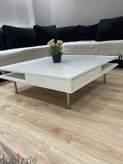 Coffee table IKEA ترابيزه ركنه ايكيا للبيع