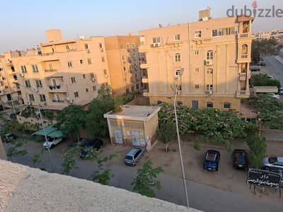 شقة للبيع ب مدينه ٦ اكتوبر بالحي الثامن بجوار مسجد الحصري