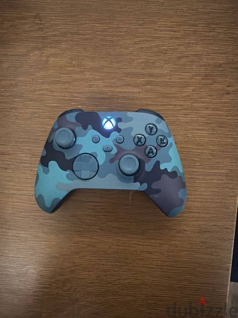 Xbox series s with limited edition camo controller 1