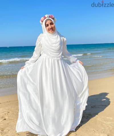 فستان أبيض