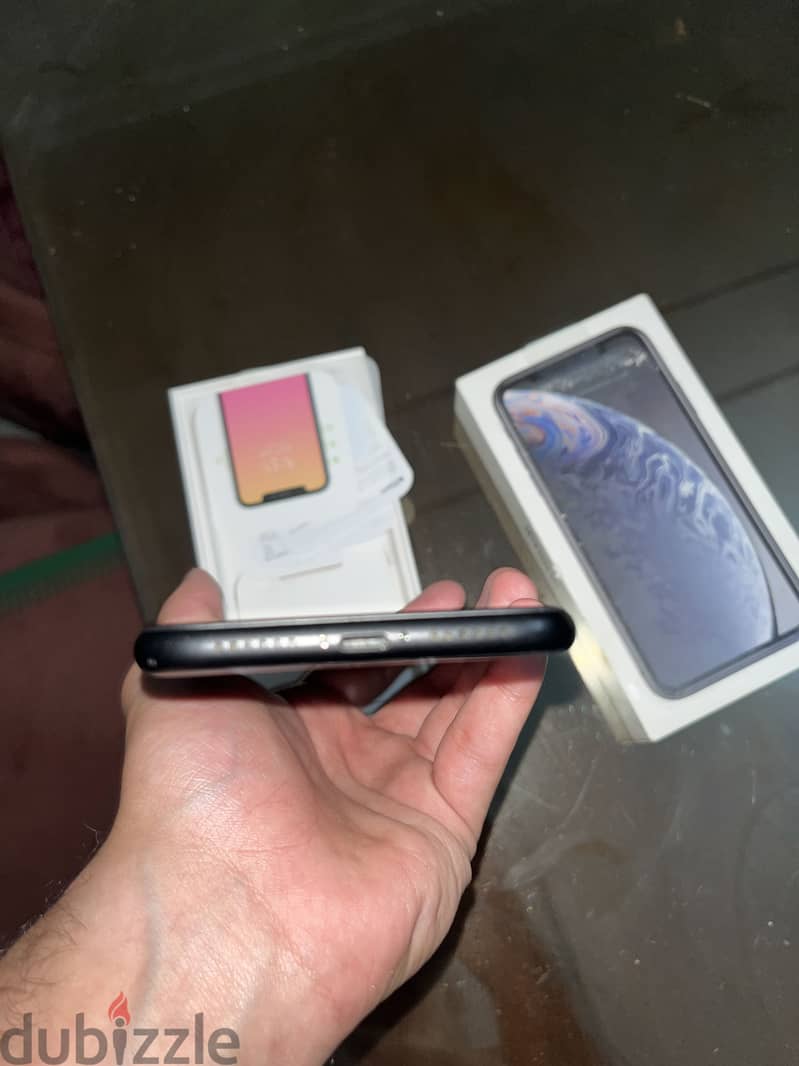 Apple - iPhone XR 5