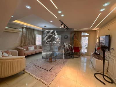 بنتهاوس للايجار 3 غرف مفروش الترا سوبر لوكس كومباوند ستون ريزيدنس القطاميه القاهرة بالمطبخ والتكييفات