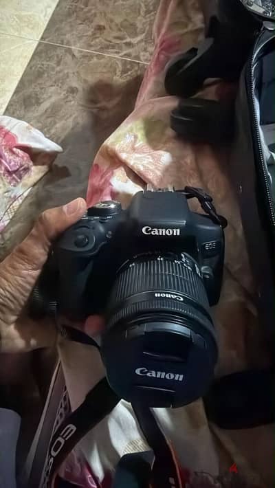 كاميرا كاننون D700