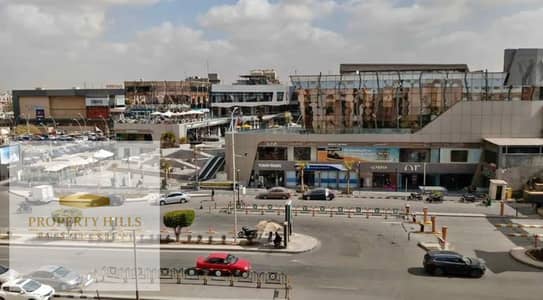محل بواجهة مباشرة على محور السادات قدام بوابة 9 الرحاب 