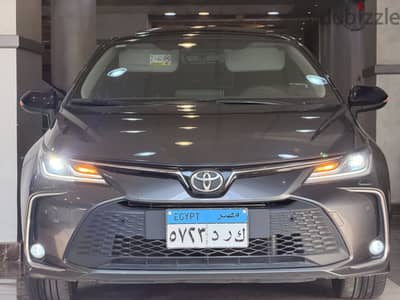 TOYOTA COROLLA ELEGANCE 2025 KM 20,000 FACTORY PAINT THREE YEAR LICENS