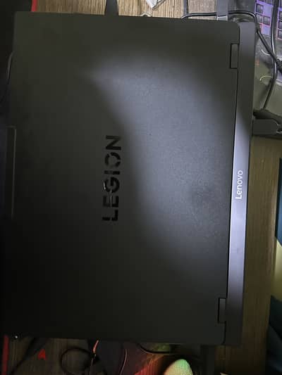Lenovo Legion 5 - RTX 5060 OLED screen