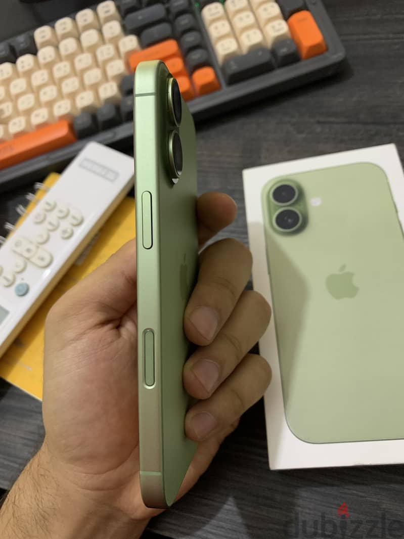 Apple - iPhone 17 4