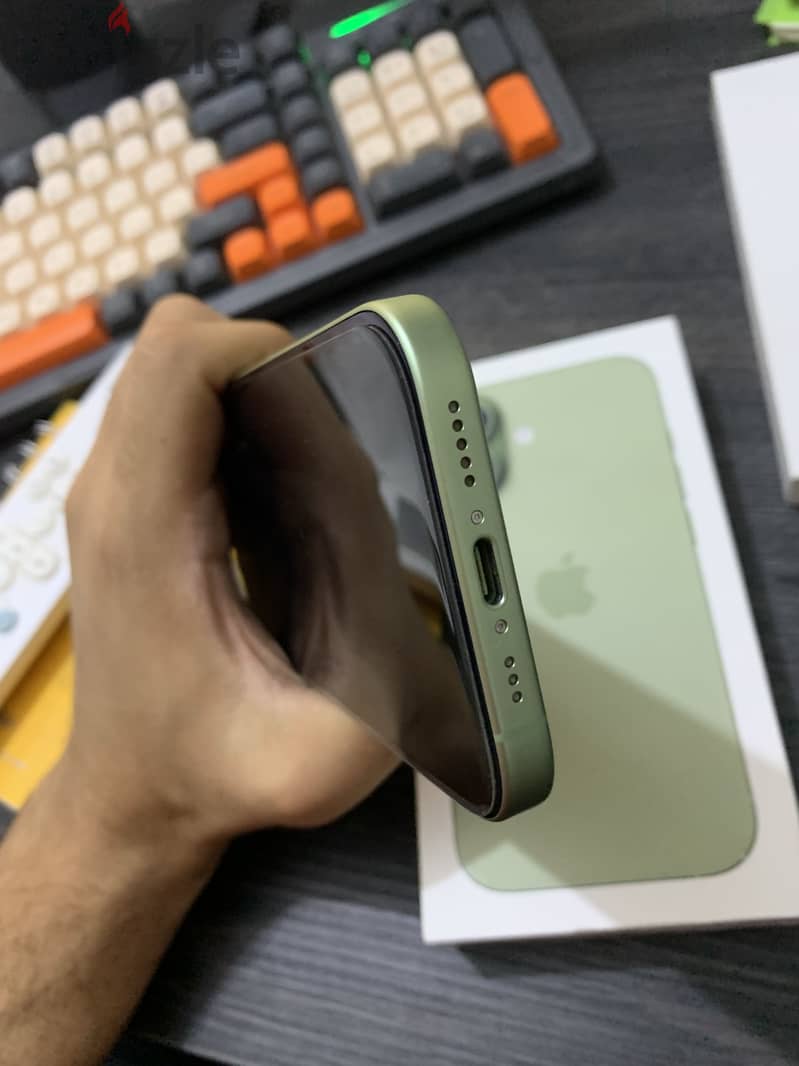 Apple - iPhone 17 5