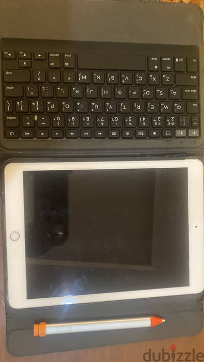 iPad g6 capacity 128 GB with electronic pen and keyboard
