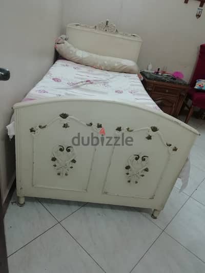 سرير خشبي ابيض مفرد ١٠٠ ×٢٠٠