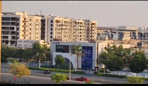 شقه ٩٦م بمدينتي  أمام الاسترب مول للبيع من المالك مباشره أنا المالك