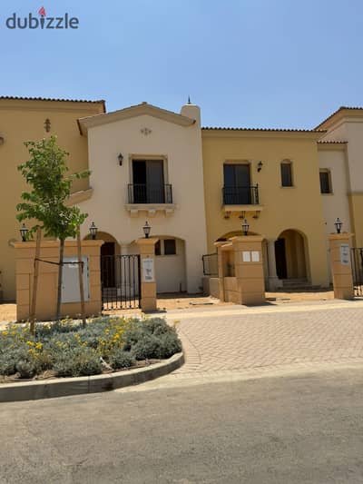 ready to move townhouse corner for sale in city gate New Cairo