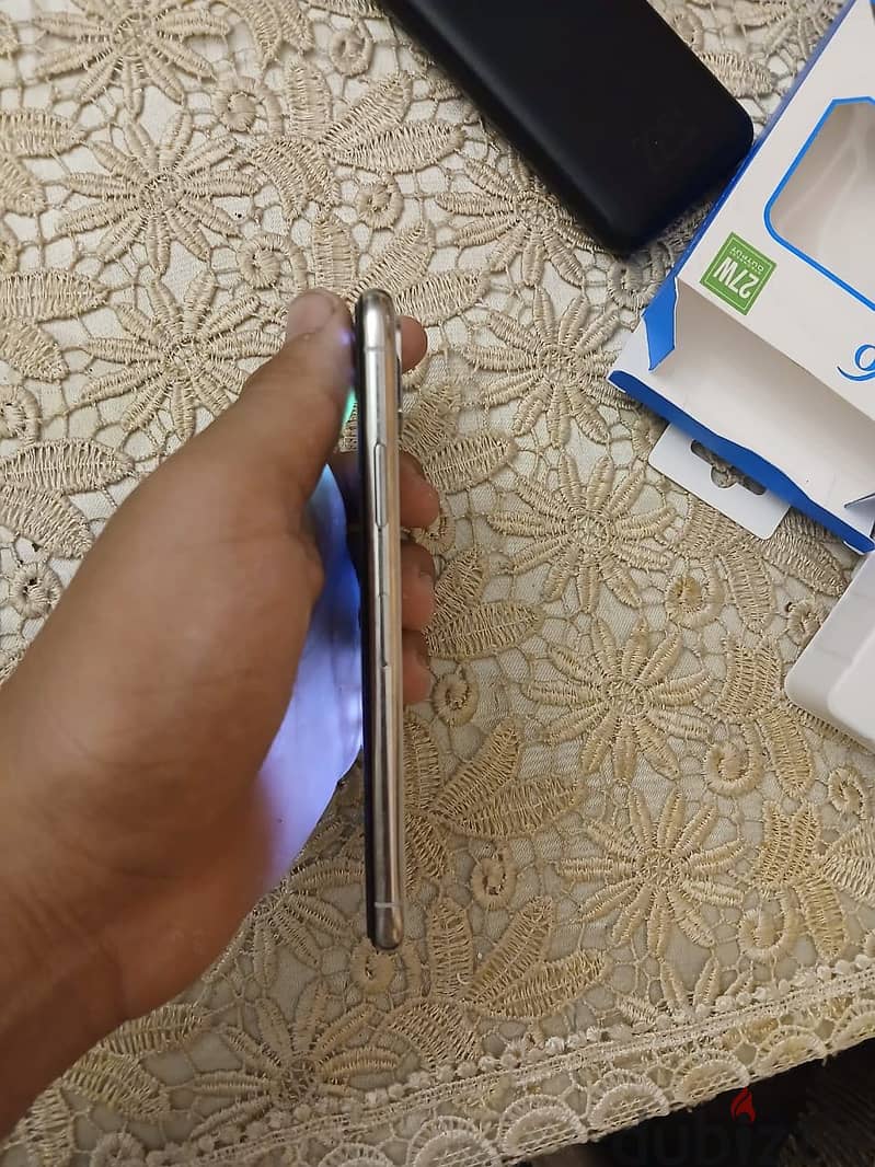 Apple - iPhone X 5