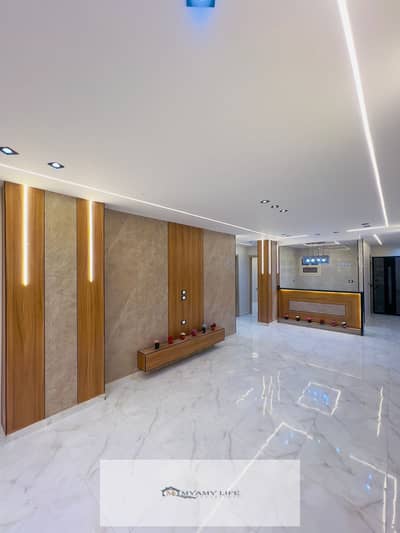 Steps to walk to the gate, no car needed, 125m side apartment, distinctive, viewing the Fayoum road