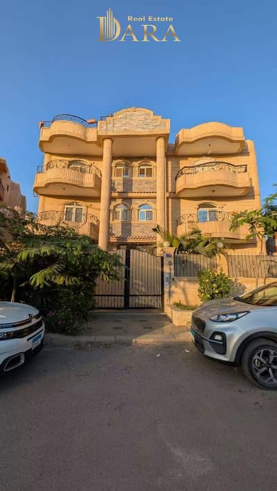 شفة للبيع دور كامل (ارضى بجاردن) تشطيب الترا مودرن فى الحى السابع فيلات