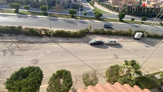 استوديو فاخر مفروش بالكامل للإيجار بالروف داخل فيلا خاصة بيمبوند زيزينيا المتميز بالتجمع الخامس، أفرنت الجامعة الأمريكية AUC ومول سبوت Spot Mall مباشرة وعلى بعد دقائق من شارع التسعين الجنوبي بمدينة القاهرة الجديدة!