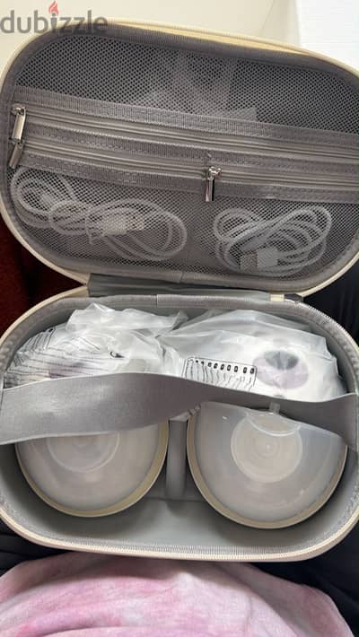 Momcozy breast pump M5 excellent condition