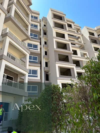 The best opportunity for investment and residence! A distinctive apartment with a lagoon and landscape view, next to 3 international universities