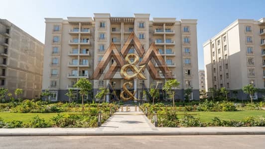 Apartment for sale with zero down payment, high-end finishing, and immediate delivery in an upscale New Cairo compound, facing AUC and 90th Street