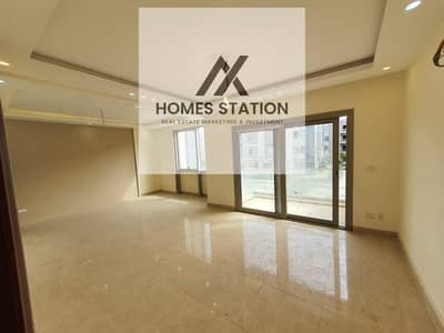 Apartment in a prime location inside Galleria Moon Valley, suitable for family living and characterized by a practical area and comfortable distribution.