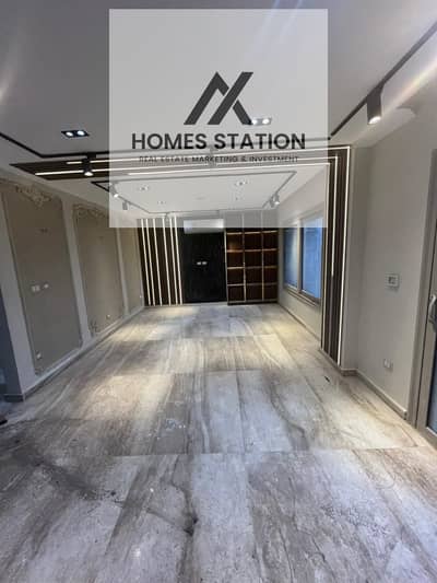 Apartment with Garden for Rent in Galleria Moon Valley – 170m + 80m Garden  Unique opportunity to live inside Galleria Moon Valley, spacious apartment with private garden and practical spaces,