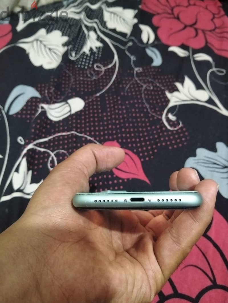 Apple - iPhone 11 7