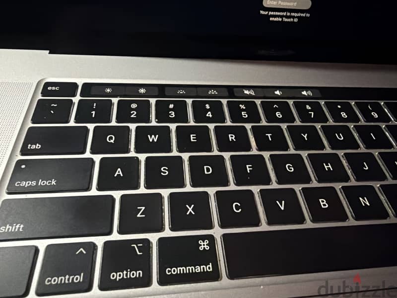 MacBook 1
