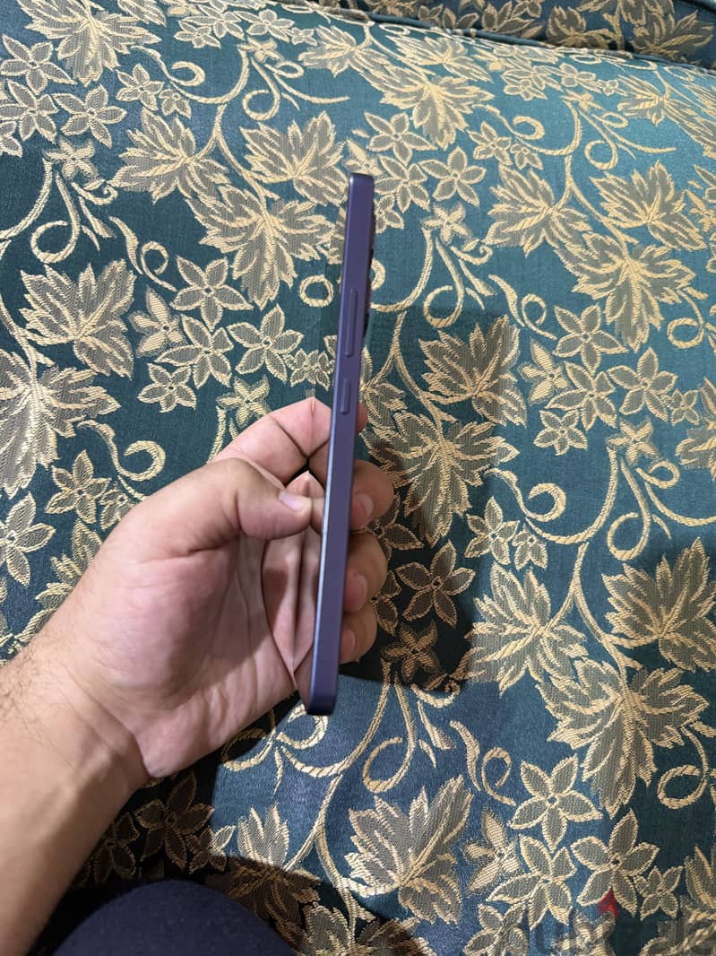 OPPO Reno13 F 3