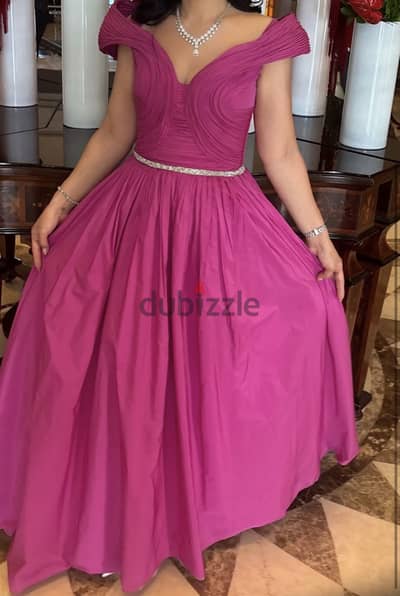 فستان سوارية استعمال يوم ٤ساعات فقط