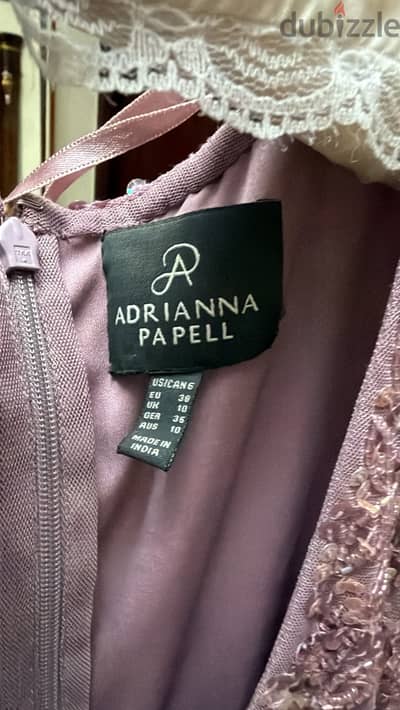 فستان من adrianna papell وارد لبنان
