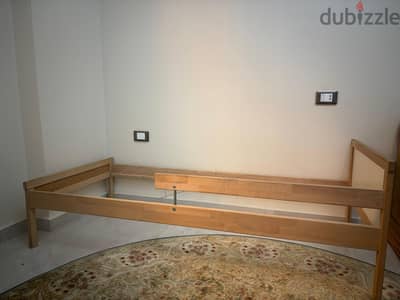 سرير ايكيا مستعمل من السعودية حالة ممتازة بالملل