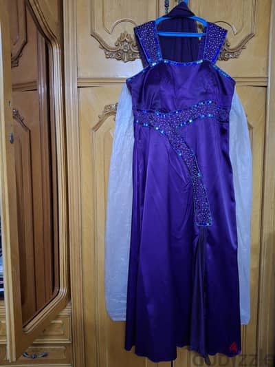 فستان سهره HAND MADE  تفصيل واكسسوارات والشال الخاص به استعمال مرة